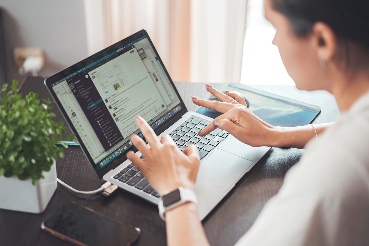 entdecken sie die vorteile von remote work: tipps, tools und strategien für effektives arbeiten von zu hause aus oder unterwegs. erfahren sie, wie sie produktiv bleiben und die work-life-balance verbessern können.