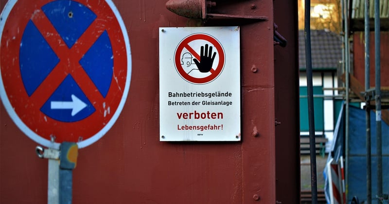 Red Flags Beziehung: 12 Warnsignale, die du nicht ignorieren solltest