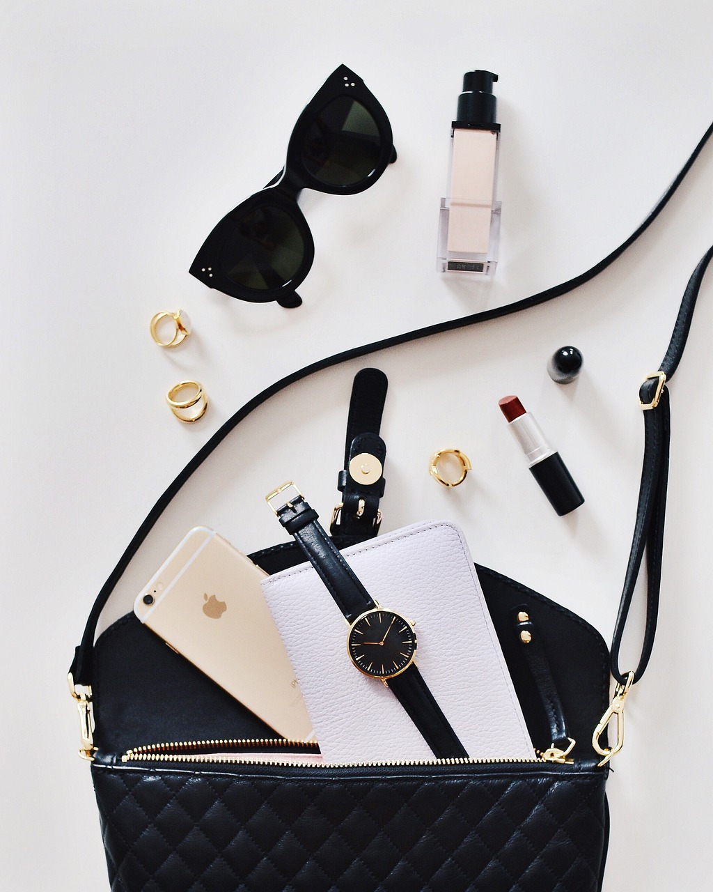 entdecken sie unsere stilvollen und praktischen handtaschen. von eleganten clutches bis hin zu geräumigen shoppern – finden sie die perfekte tasche für jeden anlass!